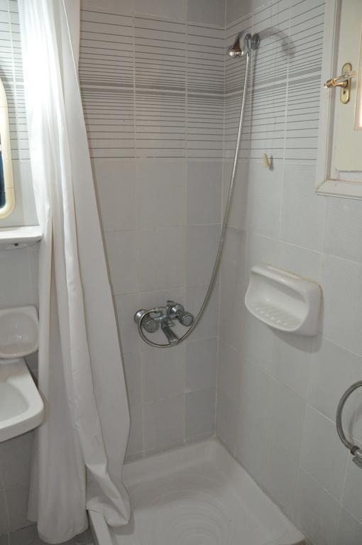 Koskinas Apartments Aharávi Szoba fotó